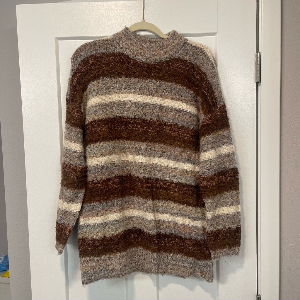 Small Universal Thread Sweater
